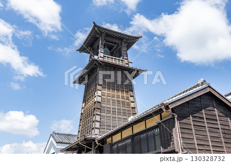 埼玉県川越市　蔵造りの町並みのシンボル　時の鐘 130328732