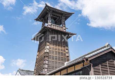 埼玉県川越市　蔵造りの町並みのシンボル　時の鐘 130328734