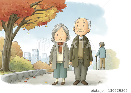 紅葉を眺めながら散歩する高齢夫婦 130329863