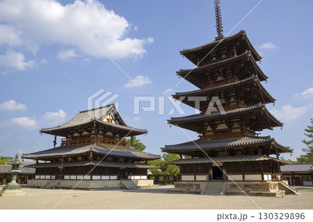 世界遺産 奈良・法隆寺の五重塔と金堂 世界遺産 奈良・法隆寺の五重塔と金堂 130329896