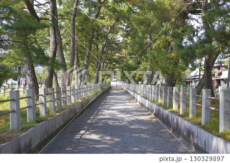 世界遺産 奈良・法隆寺の参道 130329897