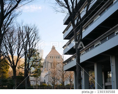 国立国会図書館と国会議事堂 (東京都千代田区) 国立国会図書館と国会議事堂 (東京都千代田区) 130330588