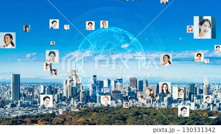 都市景観と多国籍の人々のコンセプト 130331342