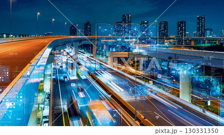 車の行き交う高速道路とデジタルテクノロジーのコンセプト 車の行き交う高速道路とデジタルテクノロジーのコンセプト 130331350