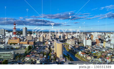現代都市空撮とデジタルテクノロジーのコンセプト 現代都市空撮とデジタルテクノロジーのコンセプト 130331389