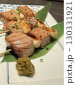 香ばしい肉とねぎの串焼き 130331921