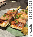 香ばしい肉とねぎの串焼き 130331926