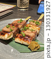 香ばしい肉とねぎの串焼き 130331927