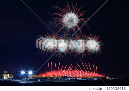 大阪万博打ち上げ花火（ミャクミャクをイメージ）2025年 130332418