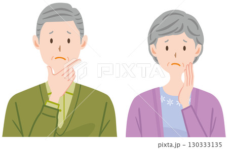 困る高齢者のイラスト　心配する老夫婦 130333135