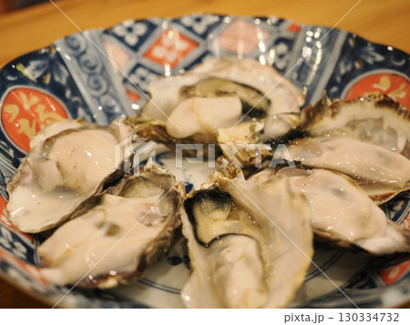 居酒屋で食べた生牡蠣の写真 居酒屋で食べた生牡蠣の写真 130334732