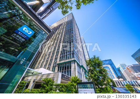 日本の東京都市景観新風景。鉄鋼ビルディングや大手町駅、右奥に大成大手町ビルや読売新聞社などが見える 130335143