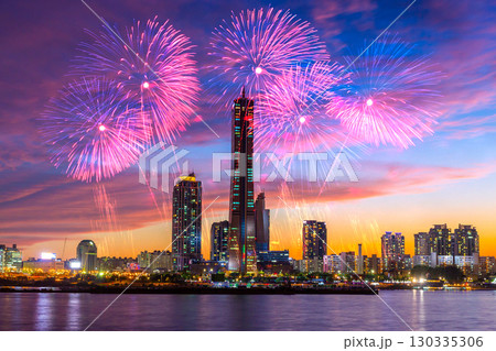 Fireworks along the Han River in International Fireworks Festival at Yeouido, Seoul, South Korea. 130335306