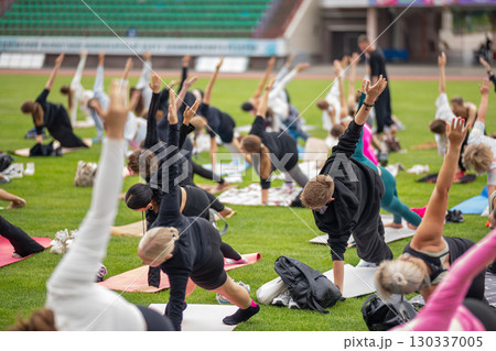 Group yoga session on stadium lawn in FYSM style 130337005