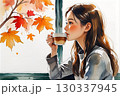 秋の窓辺でコーヒーを飲む女性 130337945