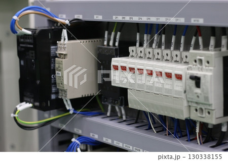産業機器の制御盤 130338155