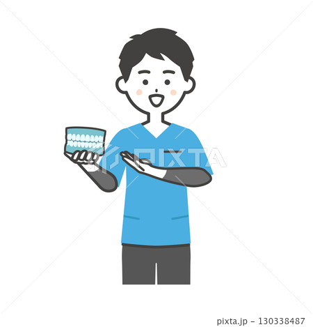 歯の模型を持つスクラブ姿の男性イラスト 130338487