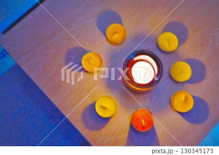 キャンドルの灯り | 癒やしとリラックスの時間を キャンドルの灯り | 癒やしとリラックスの時間を 130345173