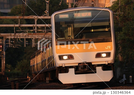 【JR東日本】夕方のE231系500番台(中央・総武線:御茶ノ水〜水道橋) 【JR東日本】夕方のE231系500番台(中央・総武線:御茶ノ水〜水道橋) 130346364