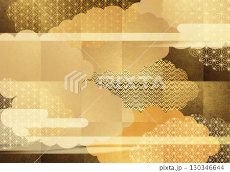 和の背景素材。金色の和紙に日本の伝統的な和柄のテクスチャ。お正月、お歳暮、年賀状素材 130346644