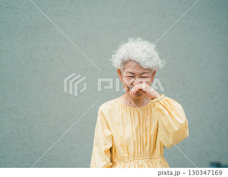 高齢者の鼻炎 130347169