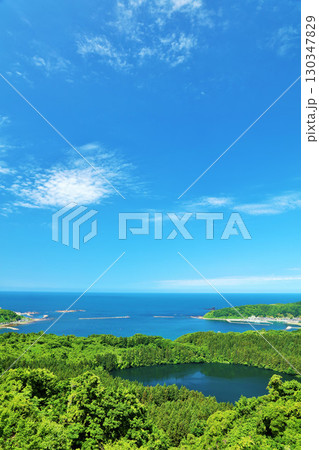 秋田県　青空の男鹿半島　八望台からの展望 130347829