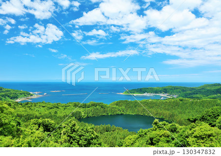 秋田県　青空の男鹿半島　八望台からの展望 130347832