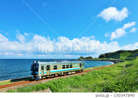 青森県 青空と海の五能線 青森県 青空と海の五能線 130347840