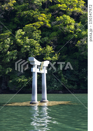 対馬 和多都美神社 海に立つ鳥居 対馬 和多都美神社 海に立つ鳥居 130347972