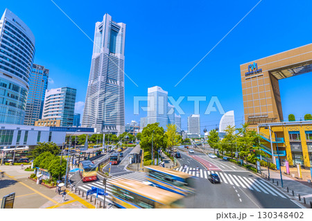 日本の横浜都市景観8月30日。横浜ランドマークタワーや…キャビンの桜木町駅、あかいくつなどを望む 日本の横浜都市景観8月30日。横浜ランドマークタワーや…キャビンの桜木町駅、あかいくつなどを望む 130348402