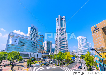 日本の横浜都市景観8月30日。横浜ランドマークタワーやヨコハマエアキャビンの桜木町駅などを望む 日本の横浜都市景観8月30日。横浜ランドマークタワーやヨコハマエアキャビンの桜木町駅などを望む 130348465