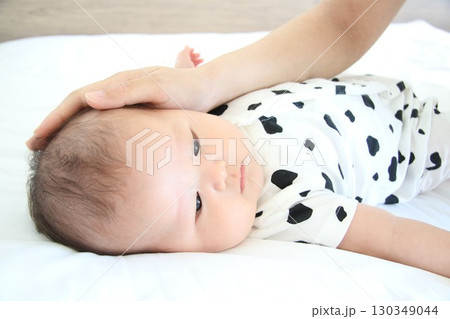 3ヵ月の赤ちゃん 130349044