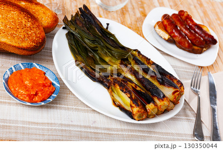 Calcot with romesco sauce and grilled botifarra Calcot with romesco sauce and grilled botifarra 130350044