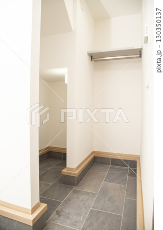 新築住宅の土間収納 新築住宅の土間収納 130350137
