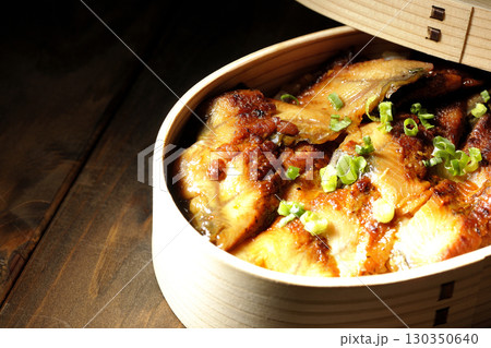 曲げわっぱ入り鰻丼弁当 130350640