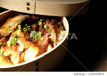 曲げわっぱ入り鰻丼弁当 130350641