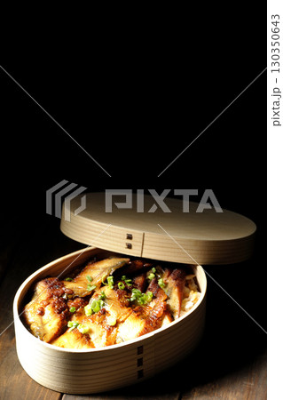 曲げわっぱ入り鰻丼弁当 130350643