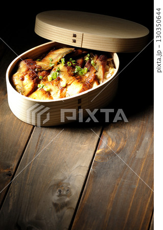 曲げわっぱ入り鰻丼弁当 曲げわっぱ入り鰻丼弁当 130350644