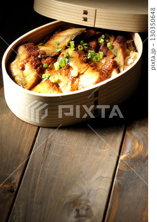 曲げわっぱ入り鰻丼弁当 130350648