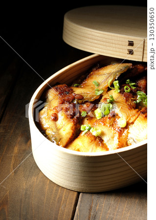 曲げわっぱ入り鰻丼弁当 130350650