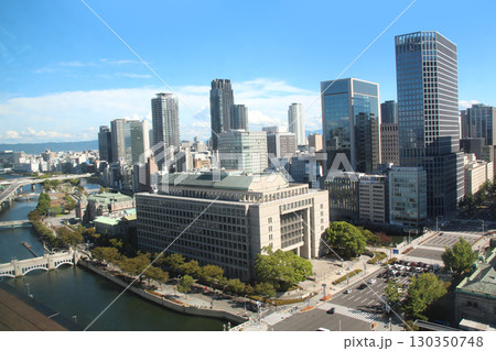 淀屋橋から土佐堀川　大阪市役所　御堂筋を高所から見る 130350748