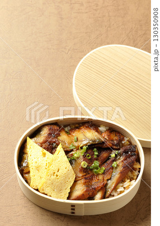 曲げわっぱ入り鰻丼弁当 130350908