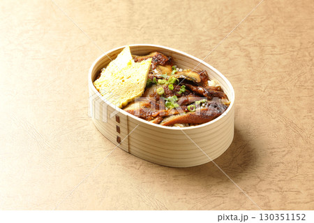 曲げわっぱ入り鰻丼弁当 130351152