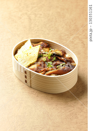 曲げわっぱ入り鰻丼弁当 130351161