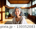 中年女性のポートレイト 130352083