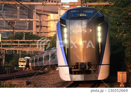 【JR東日本】夕方のE353系 特急「かいじ」(中央線:御茶ノ水〜四ツ谷) 【JR東日本】夕方のE353系 特急「かいじ」(中央線:御茶ノ水〜四ツ谷) 130352669