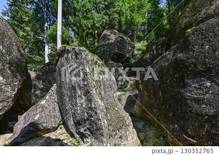 岩屋岩蔭遺跡（岐阜県下呂市） 130352765