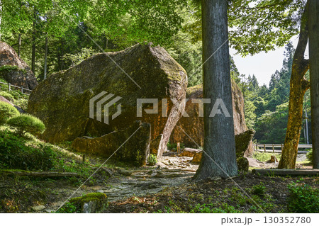 岩屋岩蔭遺跡（岐阜県下呂市） 130352780