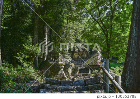 妙見神社（岐阜県下呂市）岩屋岩蔭遺跡 130352788