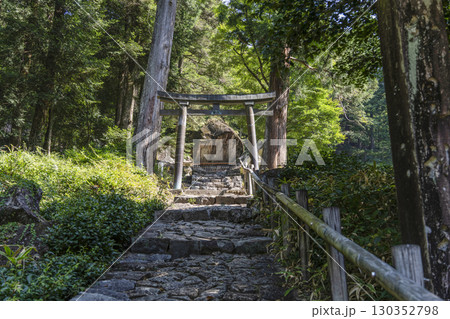 妙見神社（岐阜県下呂市）岩屋岩蔭遺跡 130352798